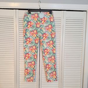 Tea & cup hibiscus crop stetchy pants NWT small *B8